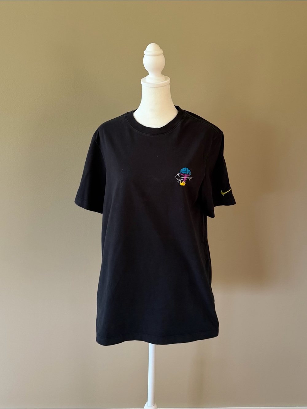 Nike Peace Love Basketball Graphic T-Shirt Black Size M